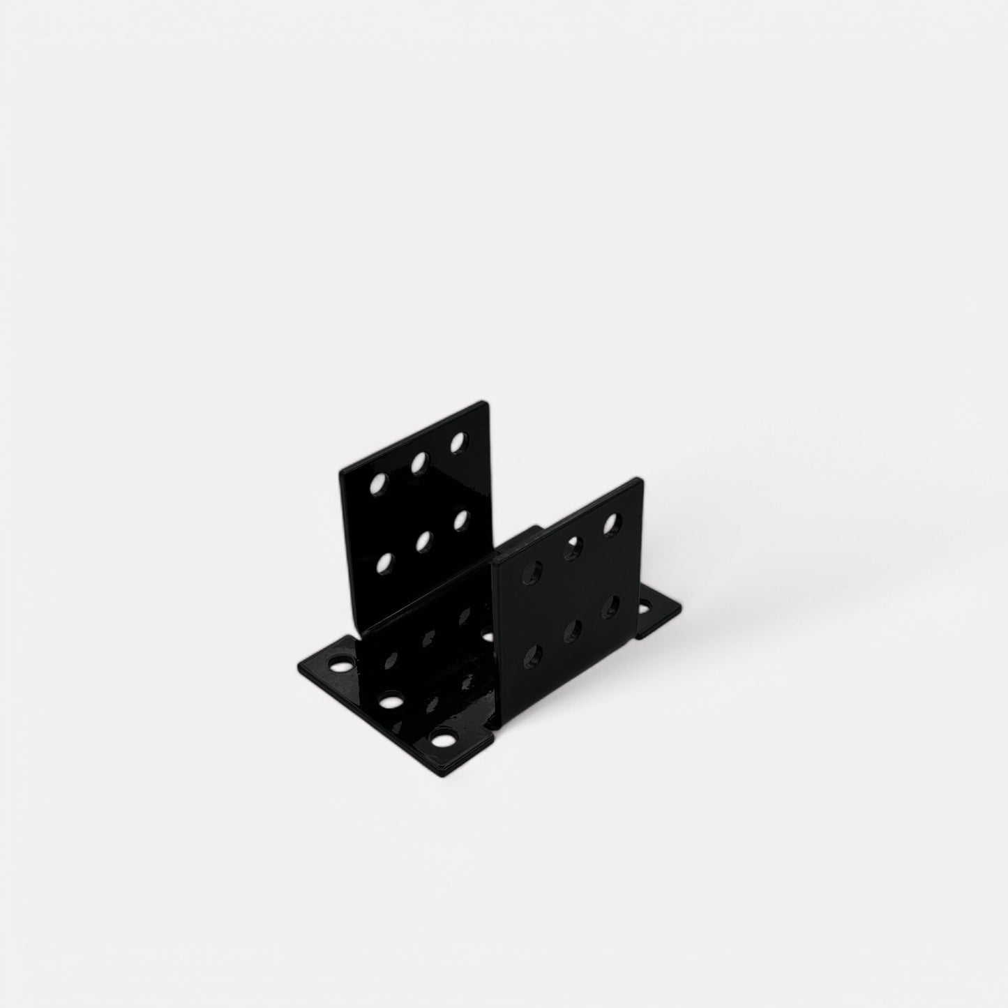 4 mm dicke Pfostenträger aus Stahl in schwarz